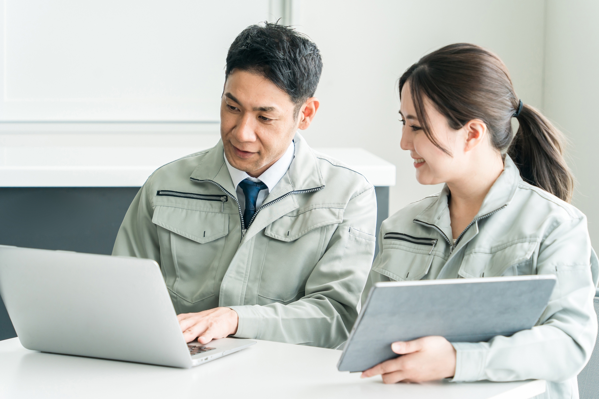 四国最大級の物流企業でキャリアアップを掴む！【総合物流職（管理職候補）】