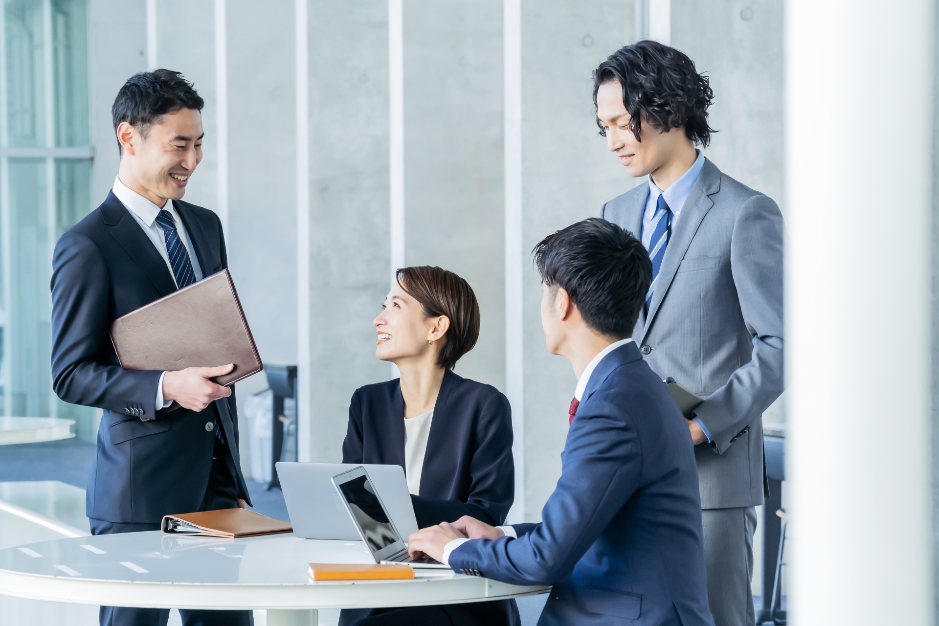 安定の銀行系グループで活躍！保険代理店の戦略立案・人材育成・内部統制担当【正社員】