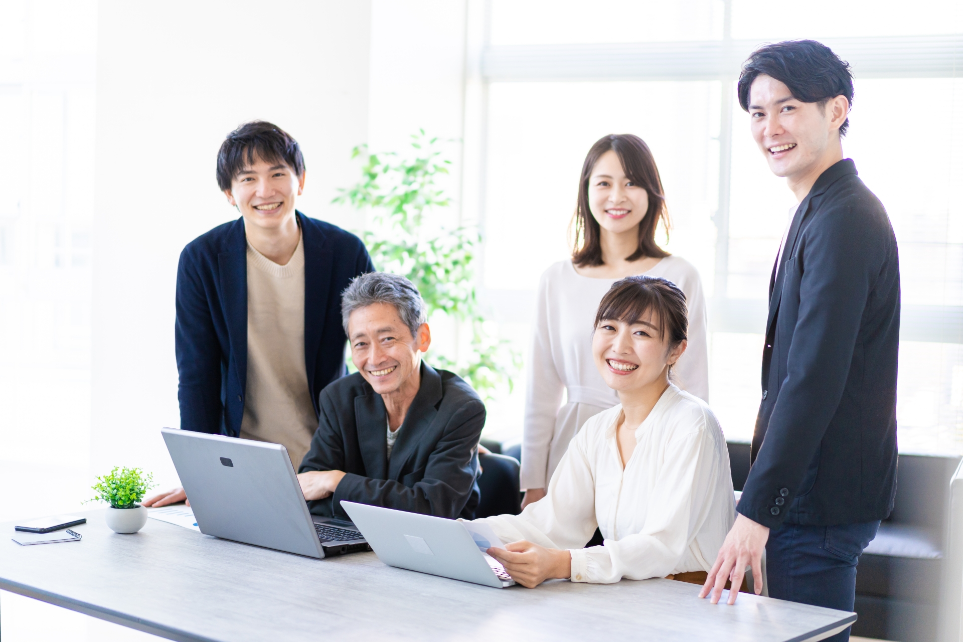 最先端技術ベンチャーで事業を動かす営業サポート職｜土日祝休・残業ほぼなし